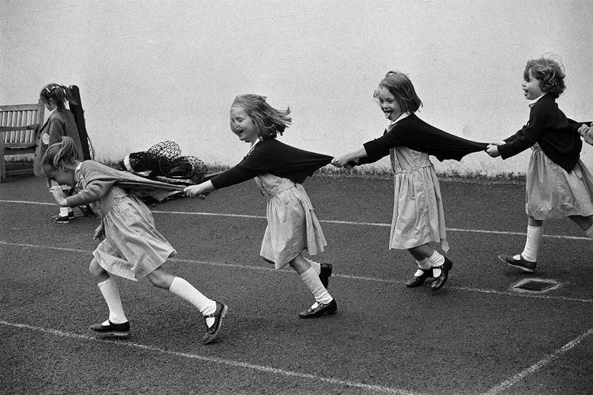 Markéta Luska<span>?</span>ová, Girls running in the playground, Francis Holland Lower School, London (1988)