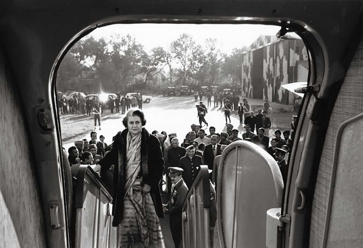 Indira Gandhi boarding plane, New Delhi, 1972. © Marilyn Stafford
