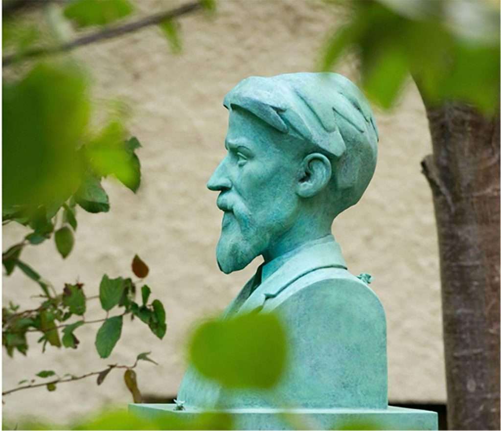 The sculpture of Patrick Geddes by Kenny Hunter at the Scottish Storytelling Centre in Edinburgh