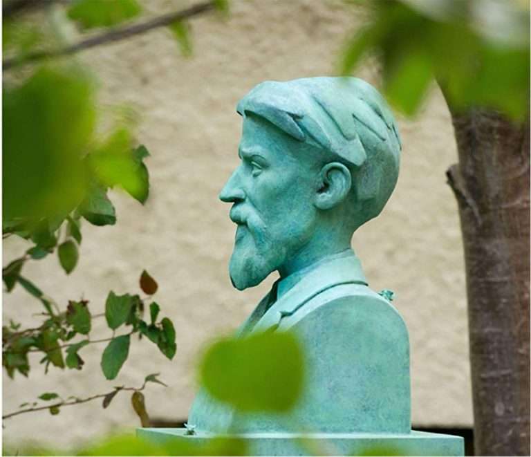 The sculpture of Patrick Geddes by Kenny Hunter at the Scottish Storytelling Centre in Edinburgh